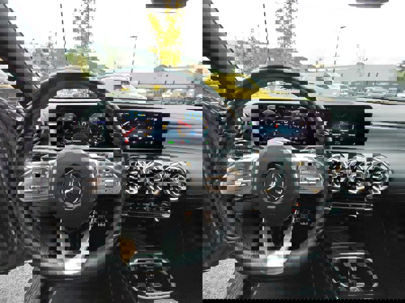 Image Mercedes-Benz CLASSE A A 250 e  Berline Compacte AMG Line 